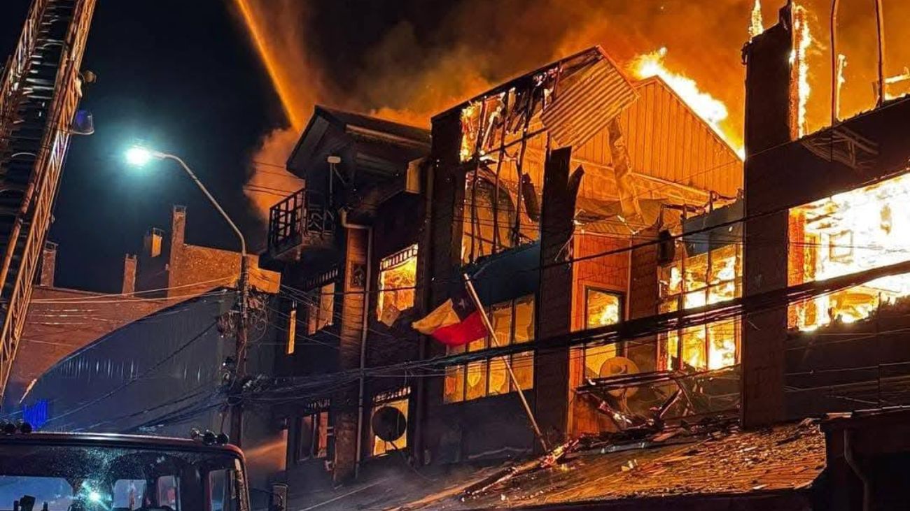 Incendio en centro comercial de Ancud: afectados y esfuerzos de control Incendio en centro comercial de Ancud: afectados y esfuerzos de control