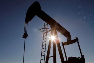 Mercado petrolero cierra semana con importante caída del 2.2%: Factores geopolíticos y datos desfavorables impulsan la volatilidad