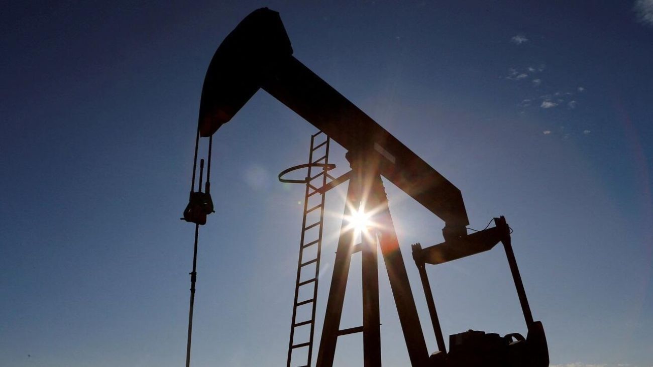 Mercado petrolero cierra semana con importante caída del 2.2%: Factores geopolíticos y datos desfavorables impulsan la volatilidad Mercado petrolero cierra semana con importante caída del 2.2%: Factores geopolíticos y datos desfavorables impulsan la volatilidad