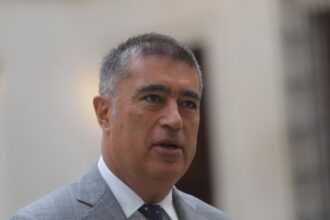 Alcalde Desbordes demanda nulidad para detener construcción de cárcel en Santiago