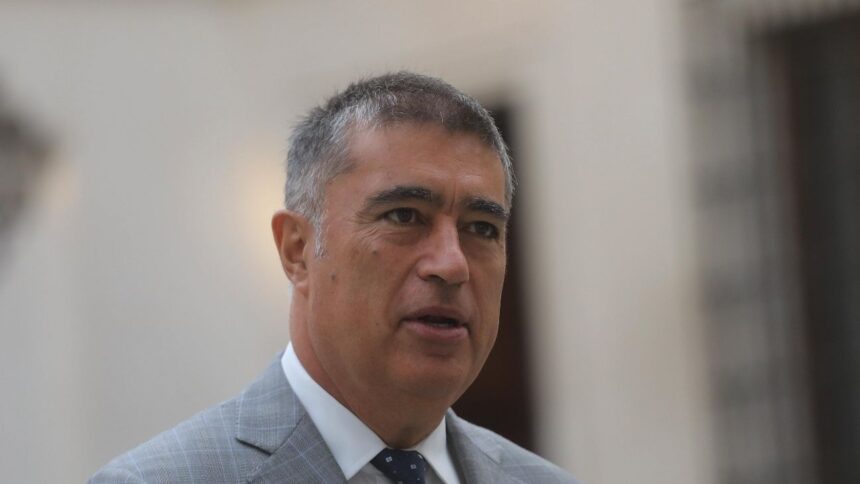 Alcalde Desbordes demanda nulidad para detener construcción de cárcel en Santiago