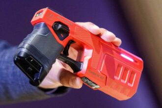 Debate parlamentario sobre uso de pistolas Taser en Chile