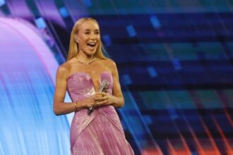 Karen Doggenweiler brilla con su elegancia en Viña del Mar 2025