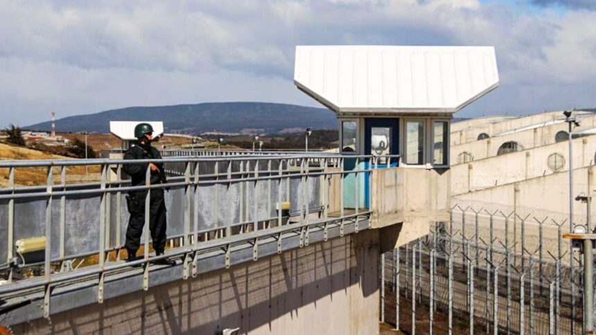 Frustran fuga violenta de reos en cárcel de Punta Arenas