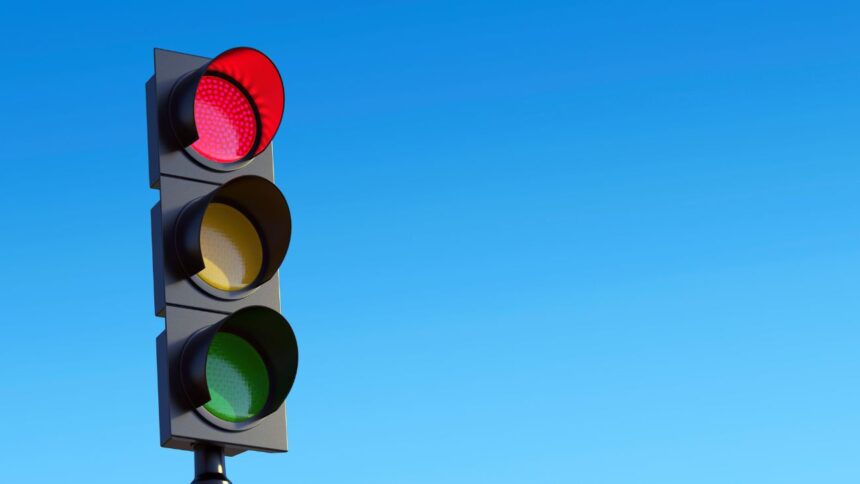 Fallas en semáforos de avenida causan caos vehicular en San Pedro