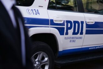 Investigan muerte de mujer que cayó desde edificio en Santiago