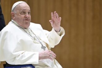 Papa Francisco hospitalizado: situación estable tras neumonía en ambos pulmones