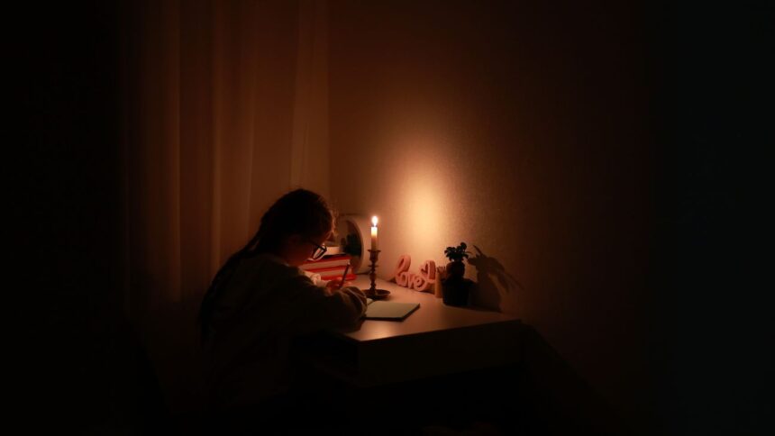 Suspensión de clases en 14 regiones por corte de luz masivo