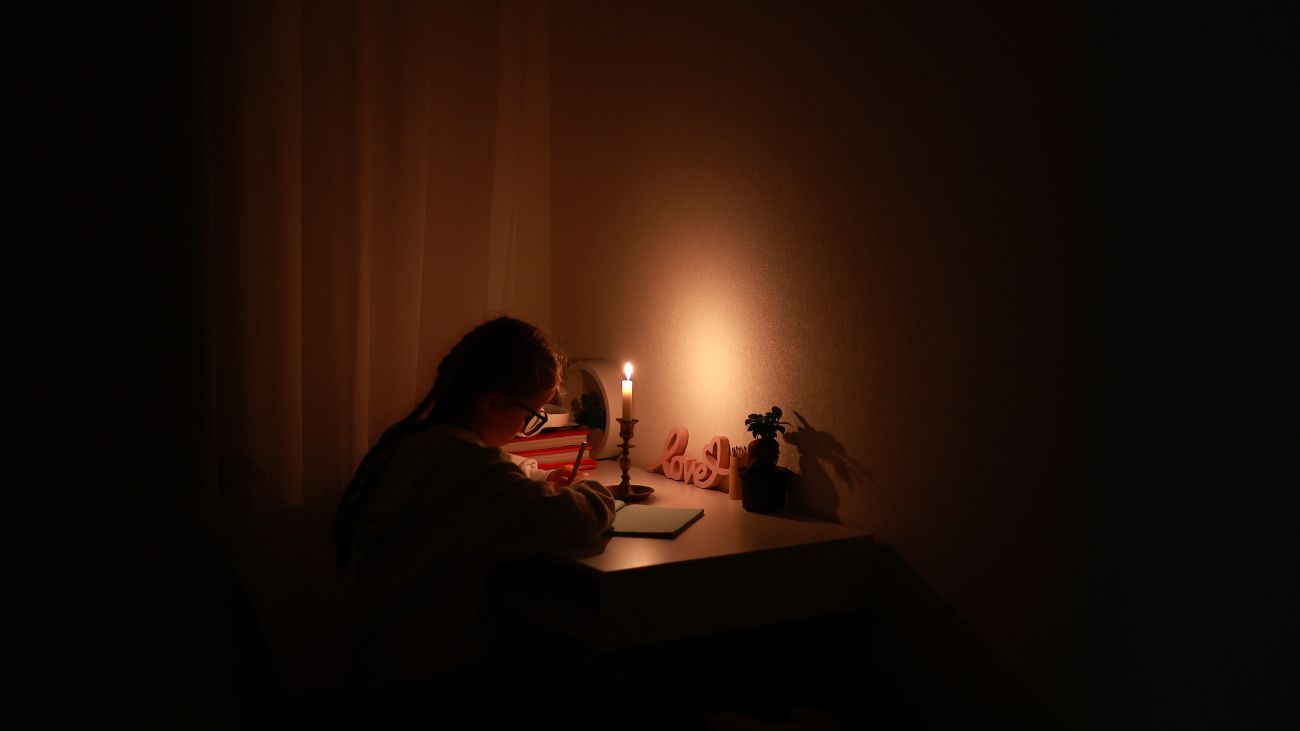 Suspensión de clases en 14 regiones por corte de luz masivo Suspensión de clases en 14 regiones por corte de luz masivo