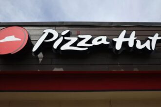 Subasta en línea de provisiones de Pizza Hut y Telepizza en Chile