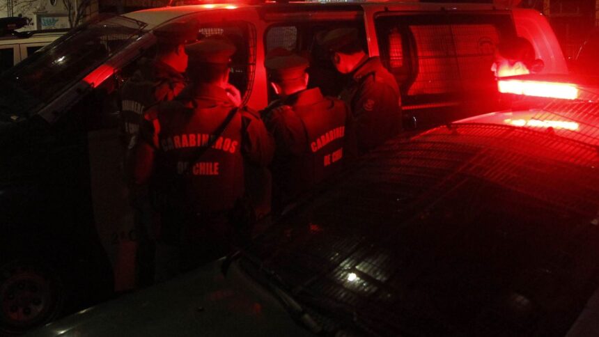 Persecución y detención en toque de queda: Carabineros captura a dos hombres