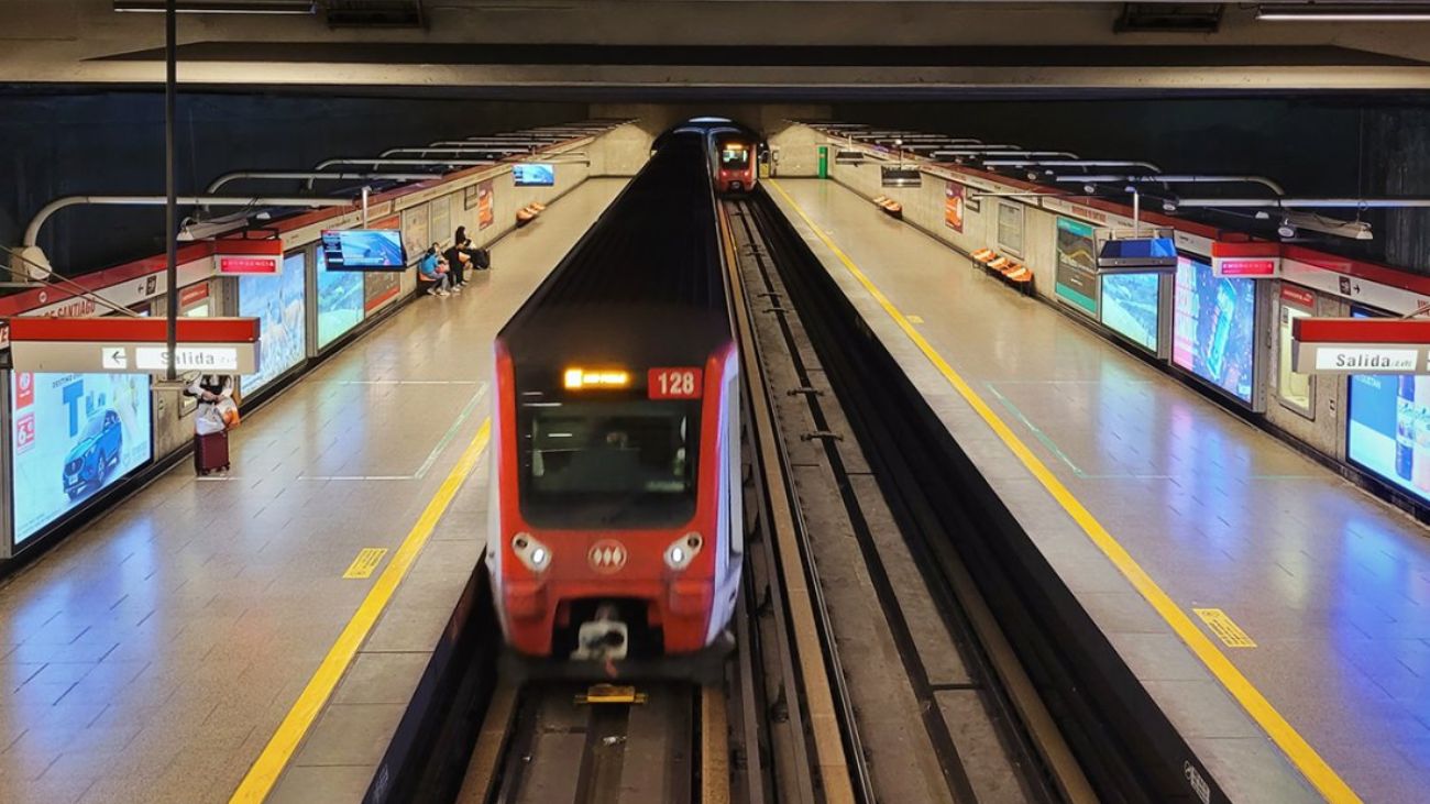 Metro de Santiago retoma parcialmente operaciones tras corte masivo de luz Metro de Santiago retoma parcialmente operaciones tras corte masivo de luz