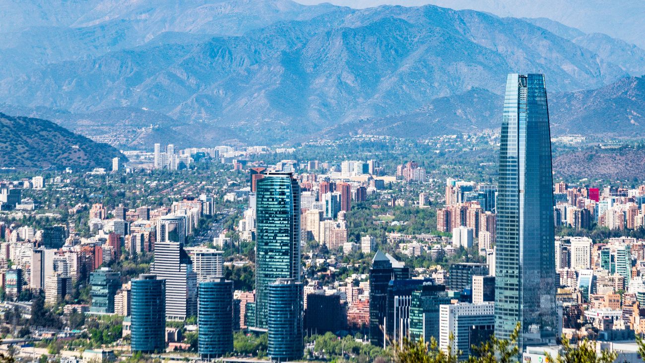 Cortes de energía persisten en la región Metropolitana tras apagón