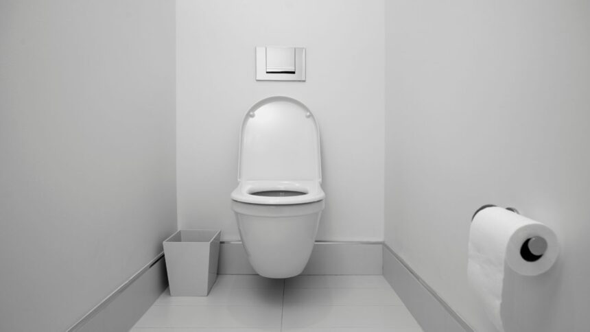 Reposición de 23 baños móviles con energía solar en operación minera de Chile