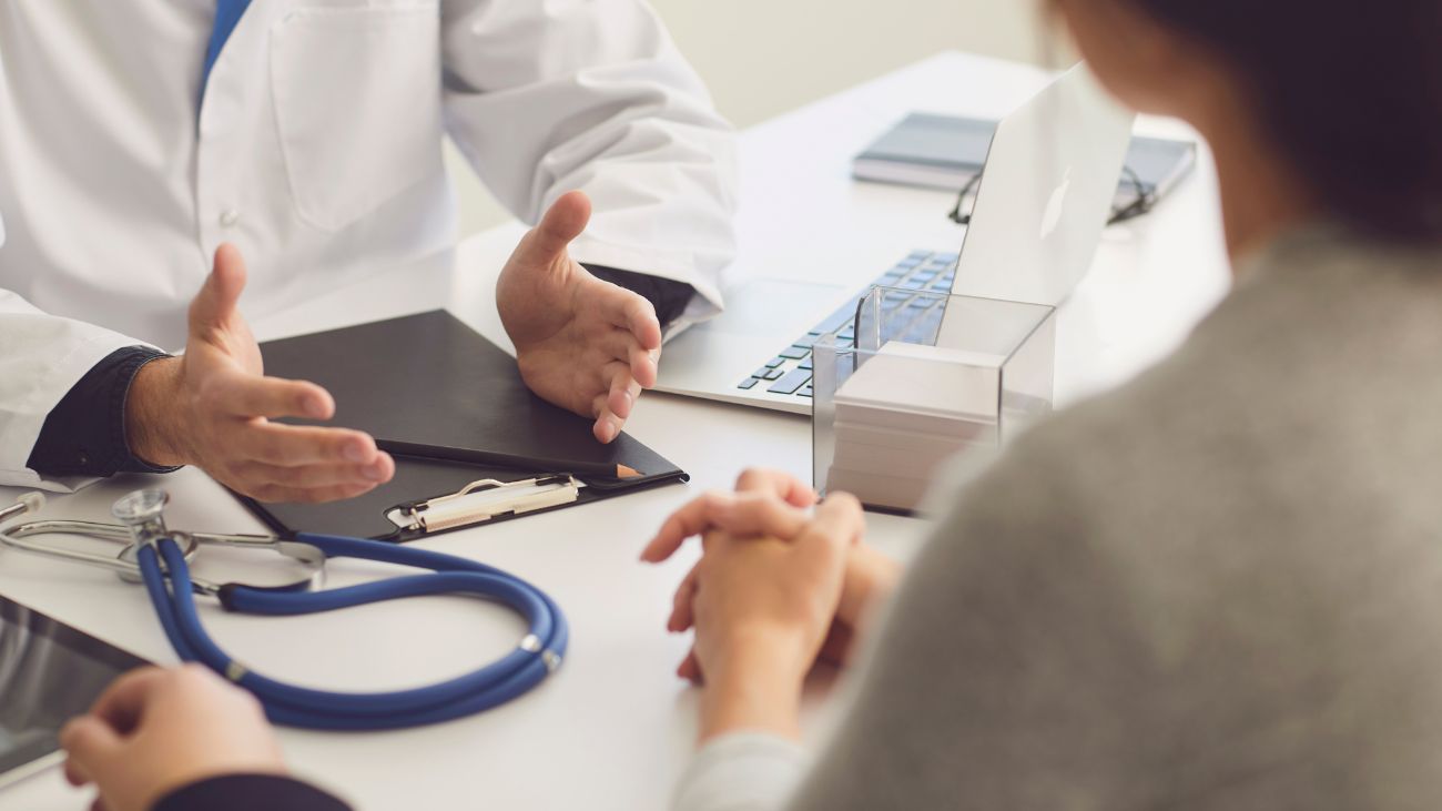 Más de 2,5 millones de personas esperan tratamiento médico en Chile