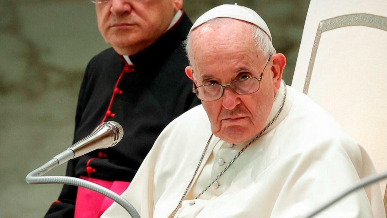 Papa Francisco se recupera de doble neumonía en hospital de Roma