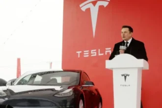 Elon Musk pierde $179 mil millones y las acciones de Tesla caen