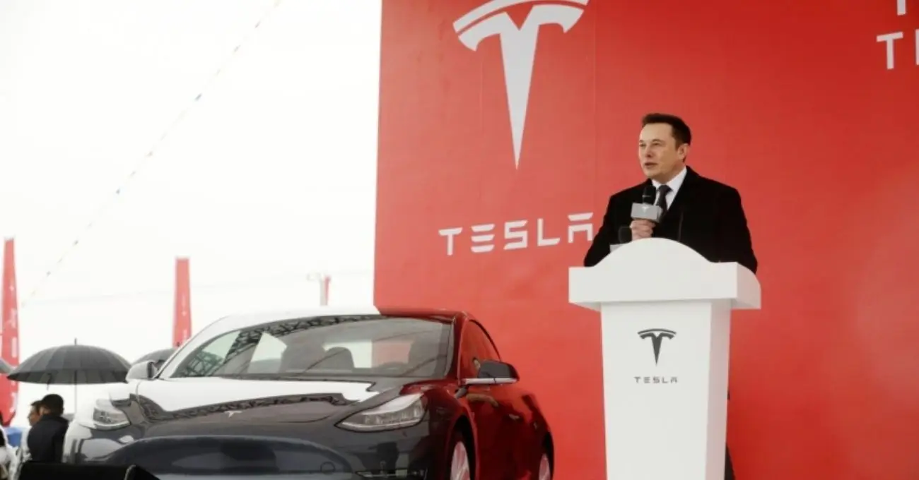 Elon Musk pierde $179 mil millones y las acciones de Tesla caen