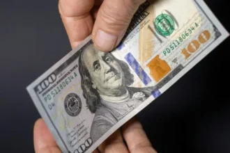 Dólar cae en Chile tras baja inflación en EE.UU. y recuperación en América Latina