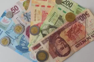 Tensión internacional influye en depreciación del peso mexicano ante el dólar