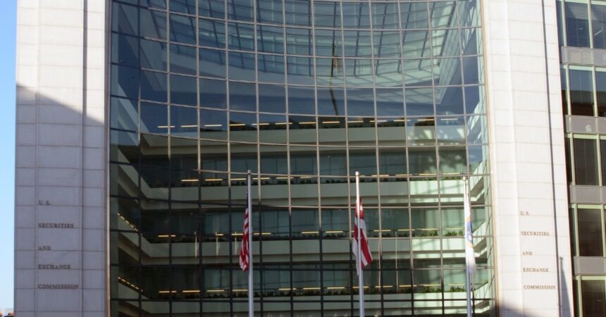 Comisión de Bolsa y Valores debe acelerar revisión de fondos cotizados