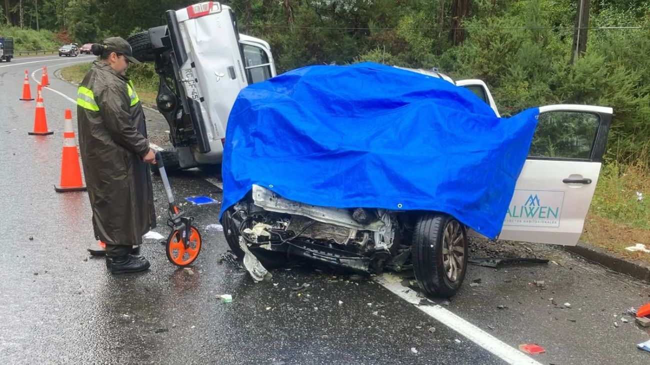 Accidente fatal en Valdivia: dos muertos y cuatro heridos graves Accidente fatal en Valdivia: dos muertos y cuatro heridos graves