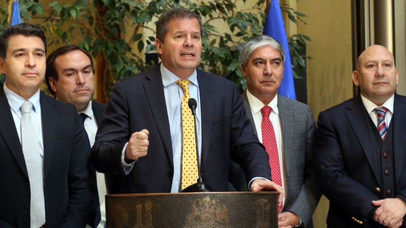 Bancada UDI acusa a ministros de "renunciar" a gobernar Chile