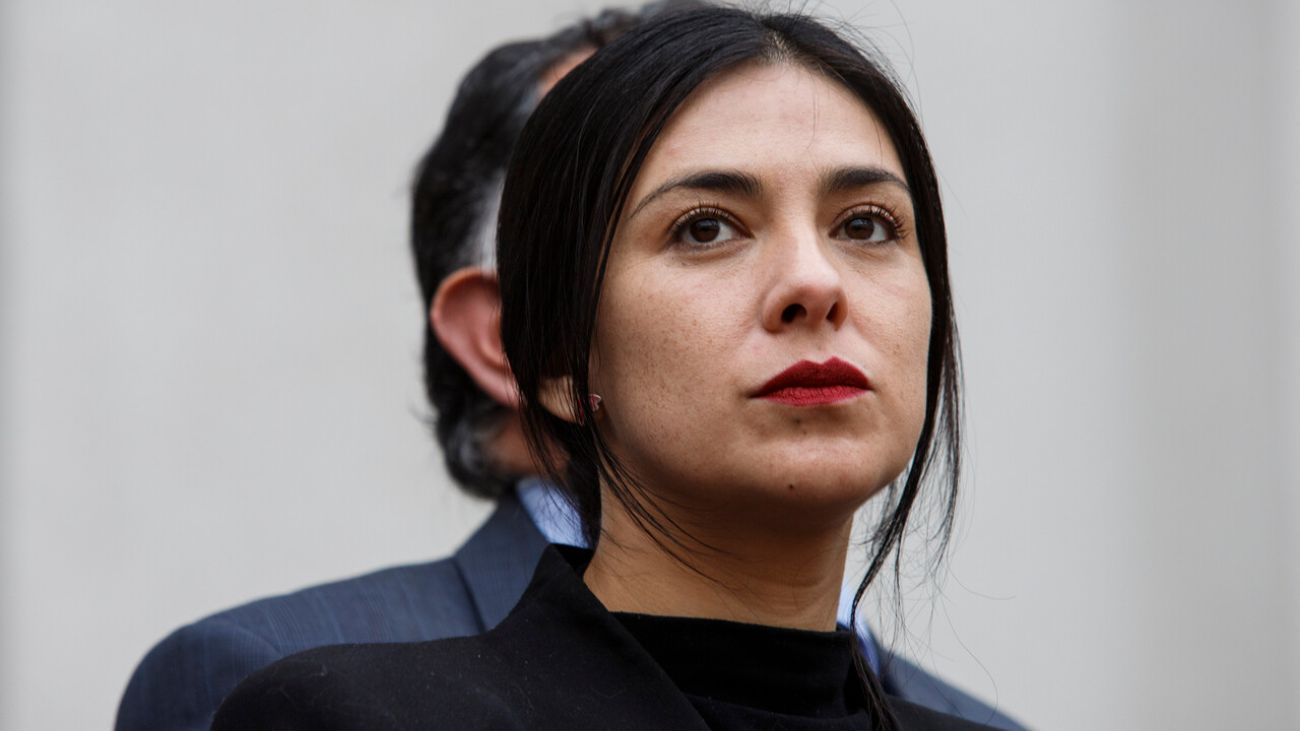 Allanamiento en domicilio de diputada Karol Cariola por tráfico de influencias Allanamiento en domicilio de diputada Karol Cariola por tráfico de influencias