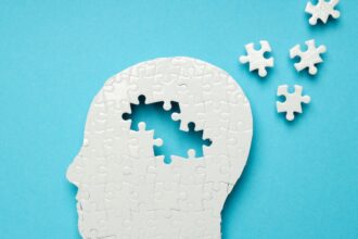 Descubrimiento clave: proteína 1N4R tau relacionada con Alzheimer, abre tratamientos