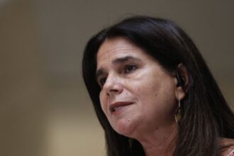 Ximena Ossandón sugiere renuncia de Karol Cariola en la Cámara