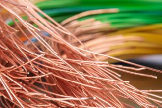 Robo masivo de cables de cobre afecta distribución eléctrica en Chile