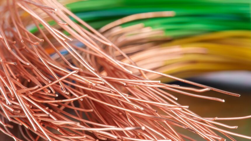 Robo masivo de cables de cobre afecta distribución eléctrica en Chile