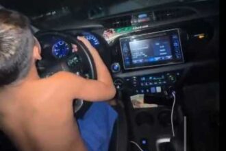 Niño de 7 años conduce auto en Argentina y causa indignación