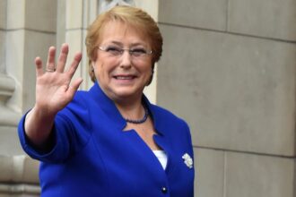 Michelle Bachelet renuncia a candidatura presidencial y llama a la unidad