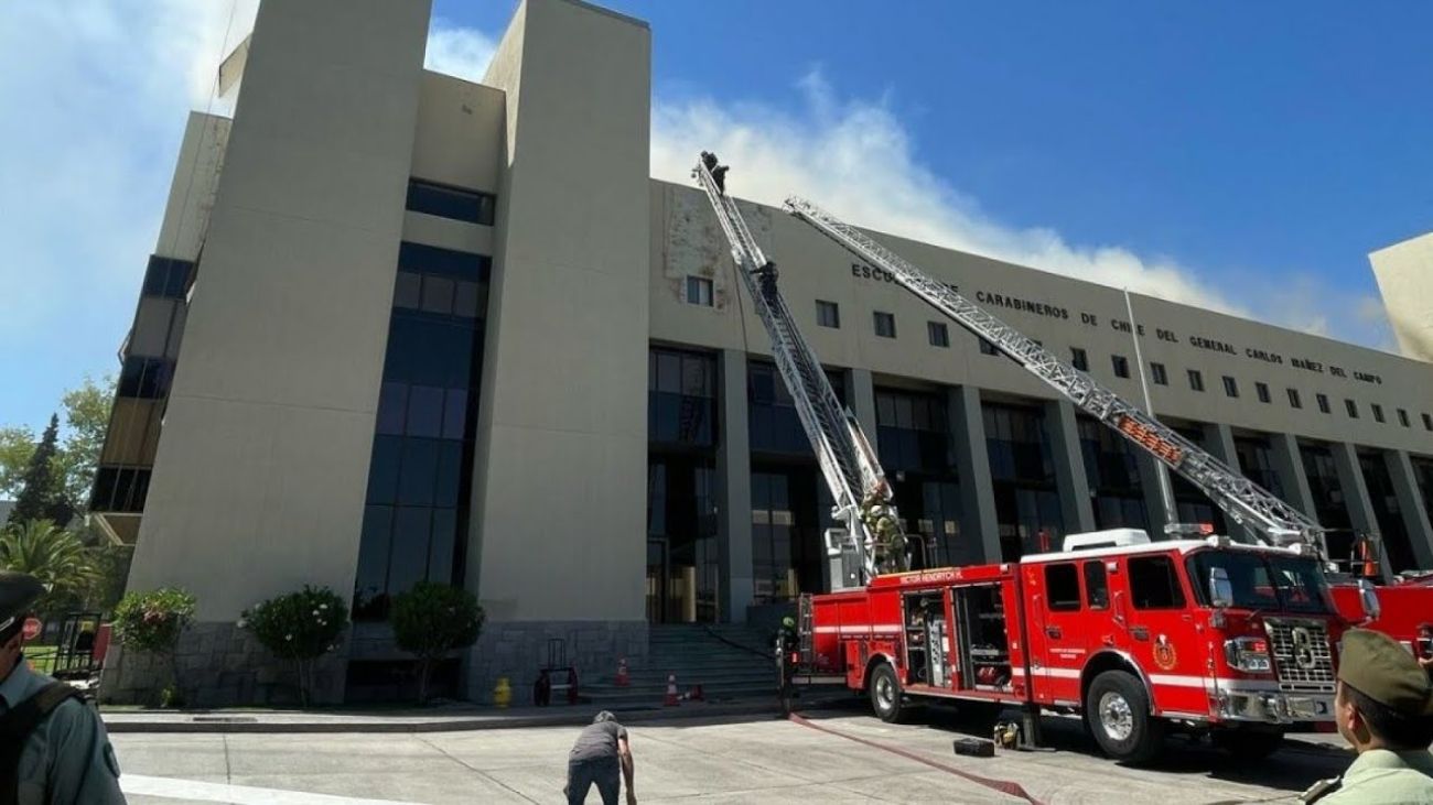 Investigación abierta sobre incendio en Escuela de Carabineros de Providencia Investigación abierta sobre incendio en Escuela de Carabineros de Providencia