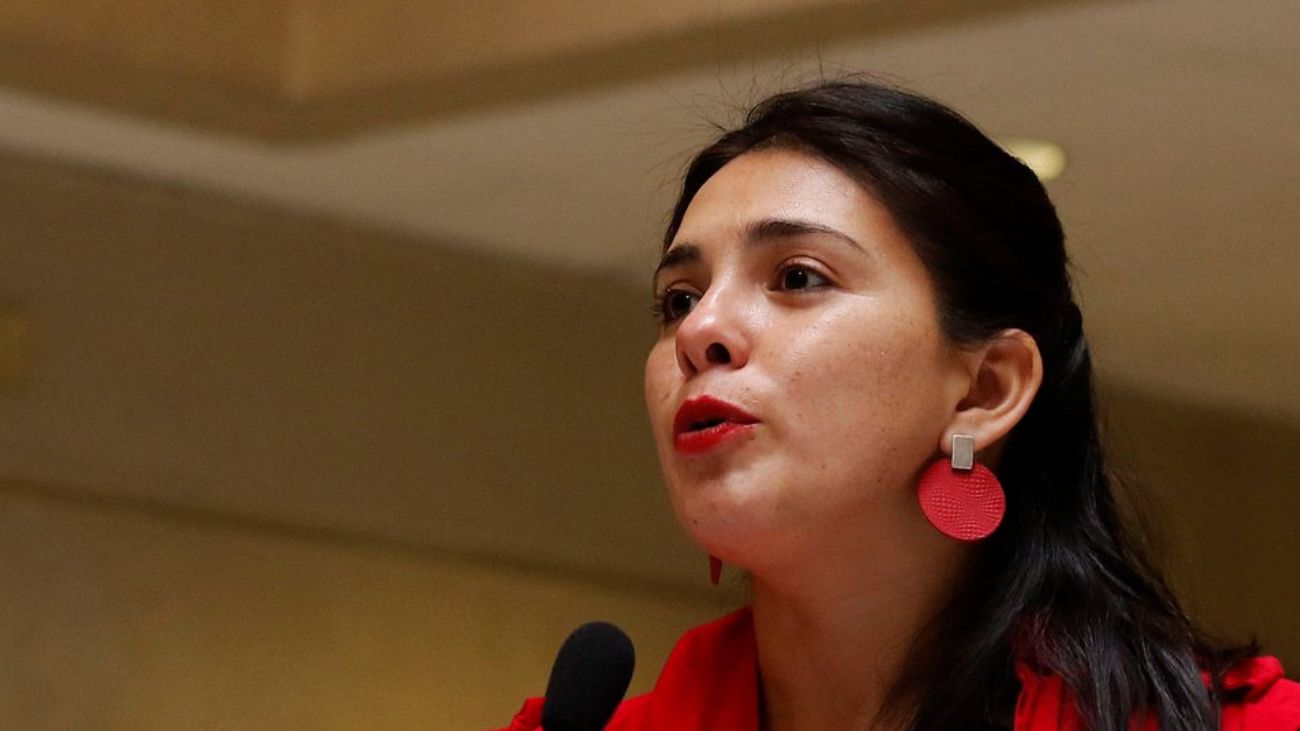 Karol Cariola recibe alta médica y responde a acusaciones judiciales Karol Cariola recibe alta médica y responde a acusaciones judiciales