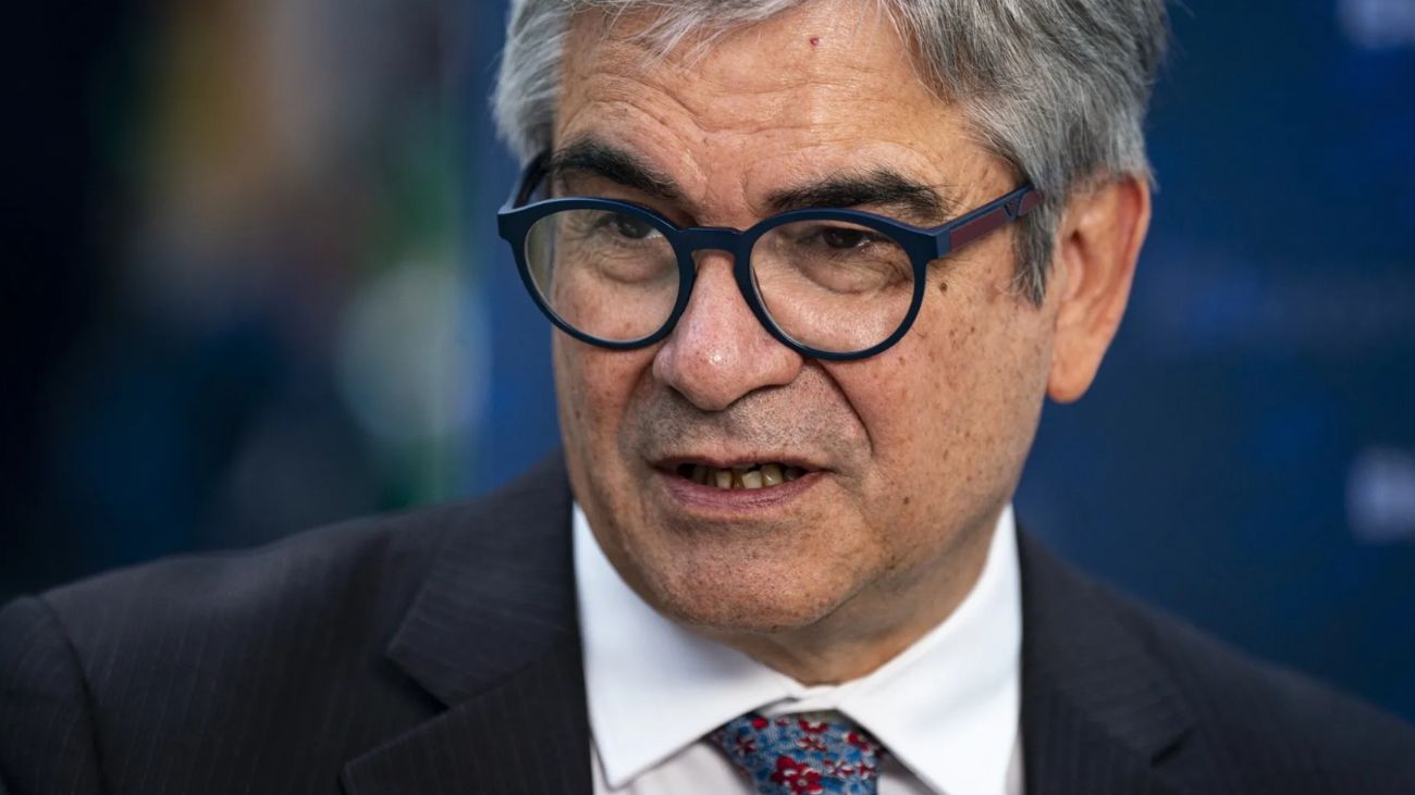 Ministro de Hacienda defiende gestión fiscal ante desvío del déficit Ministro de Hacienda defiende gestión fiscal ante desvío del déficit
