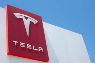 Tesla enfrenta caída en ventas y acciones: ¿un futuro incierto?