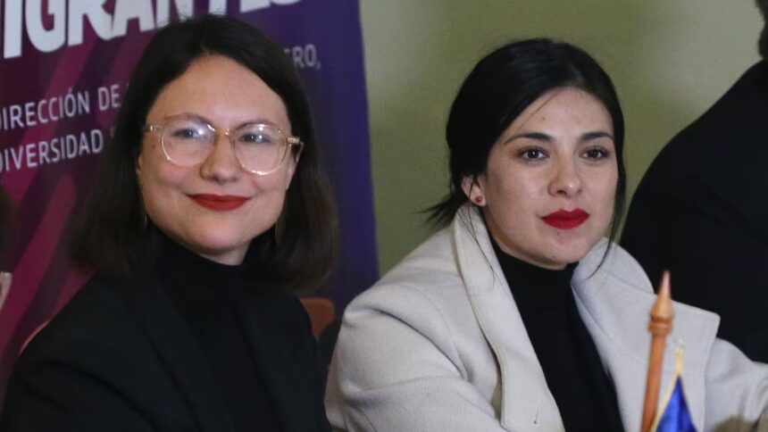 Revelan chats entre Karol Cariola e Irací Hassler por influencias