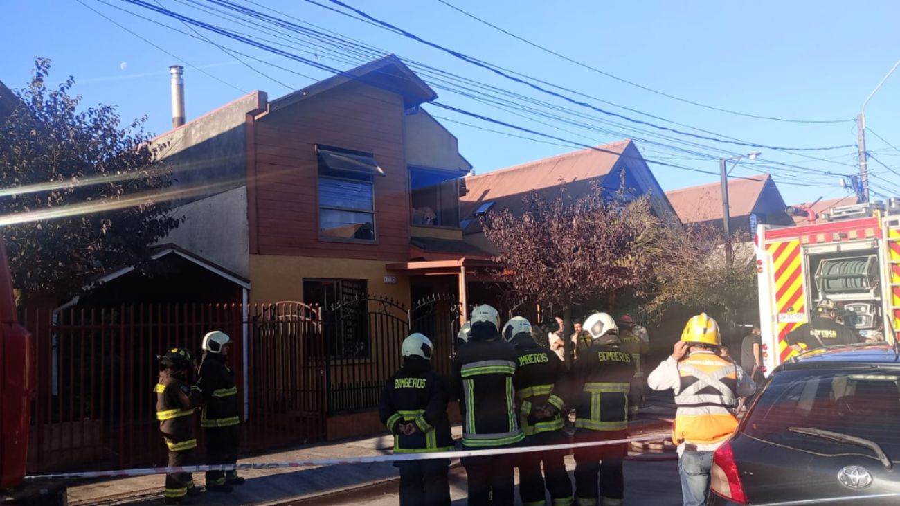 Trágico incendio en Coronel: dos adultos fallecen en siniestro doméstico Trágico incendio en Coronel: dos adultos fallecen en siniestro doméstico