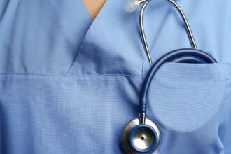 Funcionarios de Salud en paro por falta de pago de bono