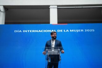 Presidente Boric destaca importancia de las luchas feministas y anuncia reforma electoral