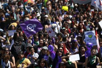 Desvíos de tránsito en Santiago por marcha del Día de la Mujer