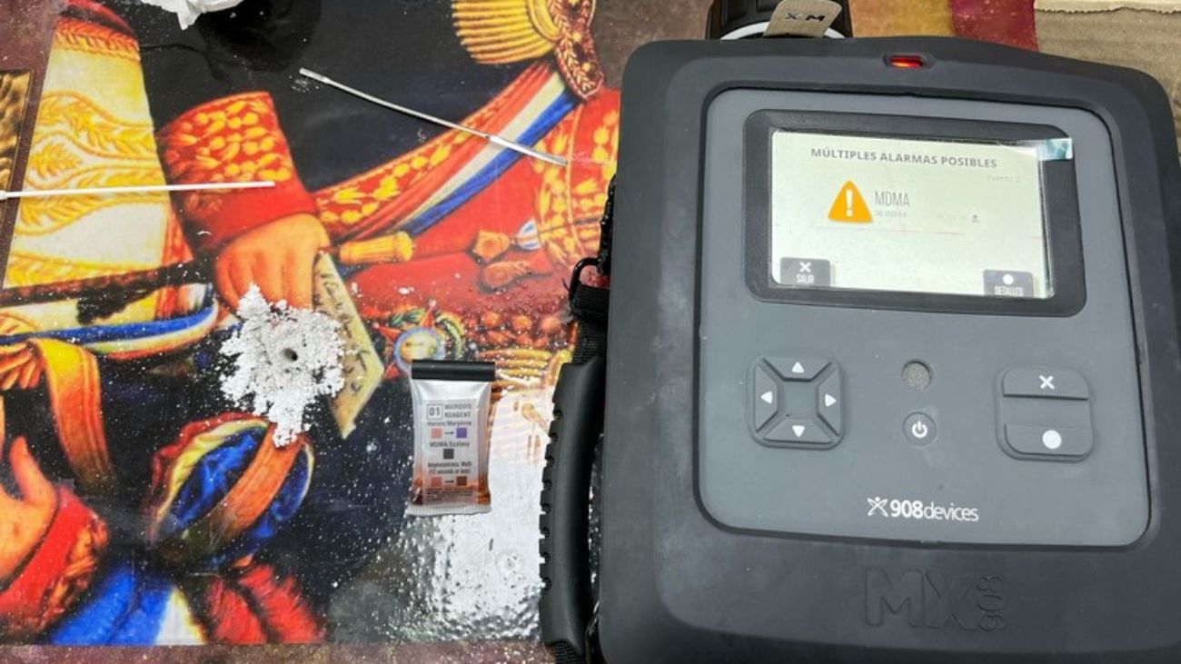 Descubren 28 kilos de MDMA en cuadro de aeropuerto de Santiago Descubren 28 kilos de MDMA en cuadro de aeropuerto de Santiago