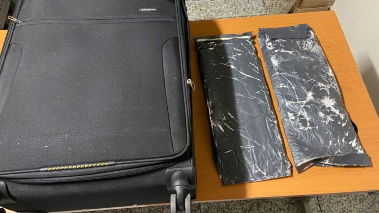 Detienen a mujer en aeropuerto de Santiago con 5 kilos de cocaína Detienen a mujer en aeropuerto de Santiago con 5 kilos de cocaína