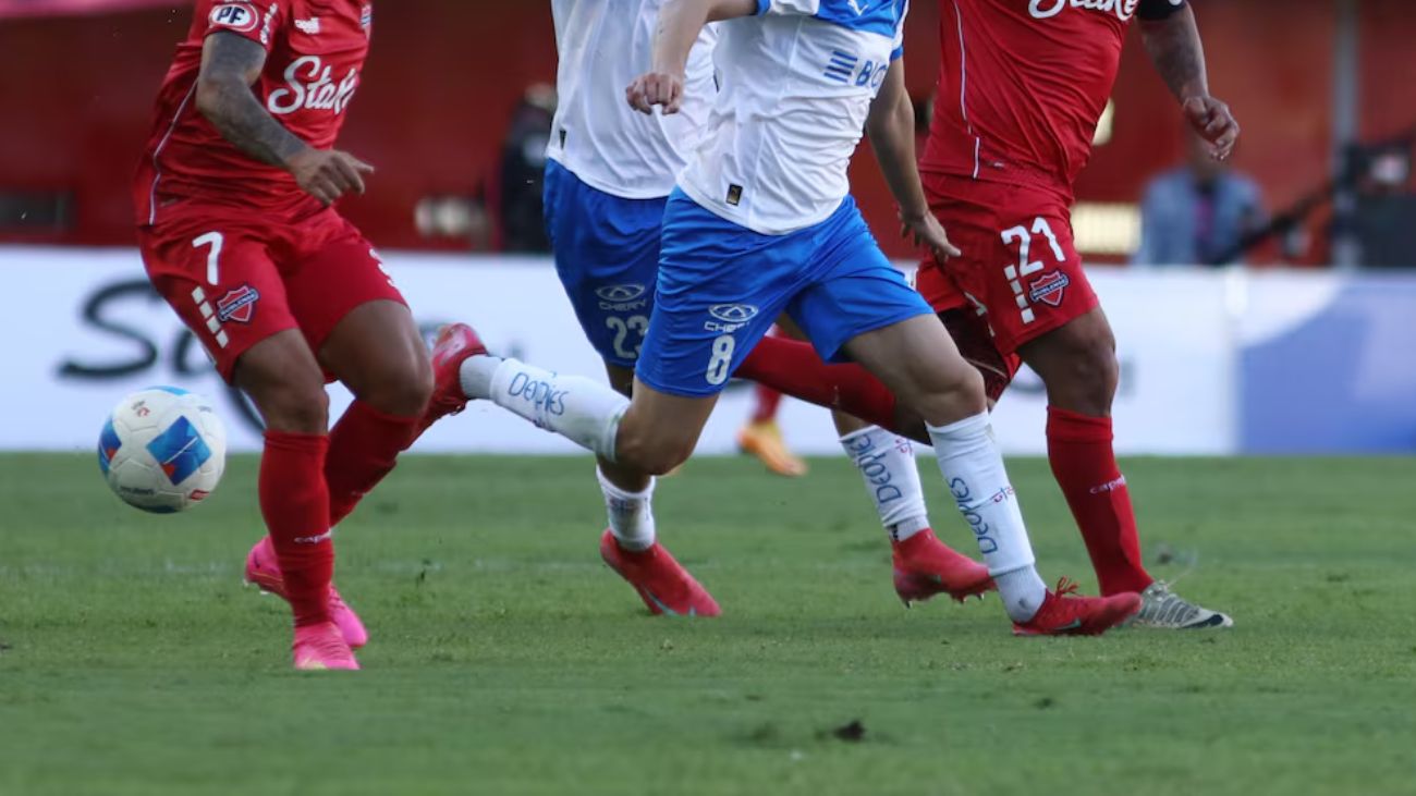Universidad Católica comprometida tras empate amargo frente a Ñublense Universidad Católica comprometida tras empate amargo frente a Ñublense
