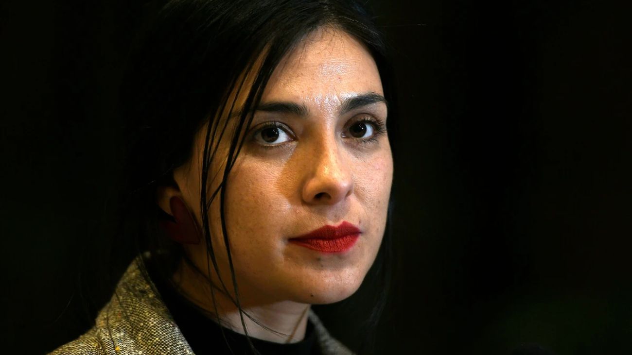 Censura a Karol Cariola: Presentan libelo por tráfico de influencias Censura a Karol Cariola: Presentan libelo por tráfico de influencias