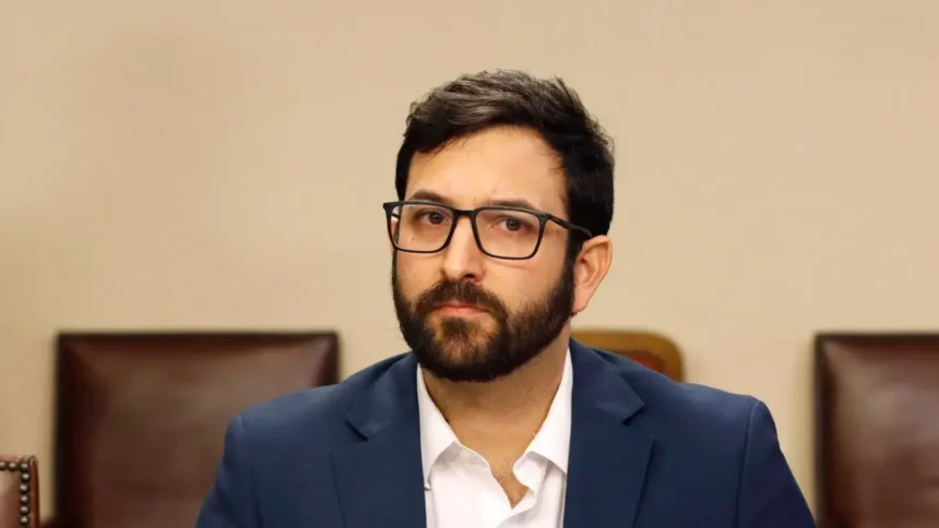 Asesor Miguel Crispi guarda reserva ante Comisión Investigadora - Contraloría evaluará multa