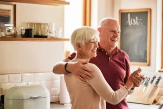 Envejecimiento de la población en Chile: desafíos y soluciones integrales