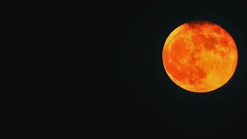 Prepárate para el eclipse lunar! Horarios y fases en Chile